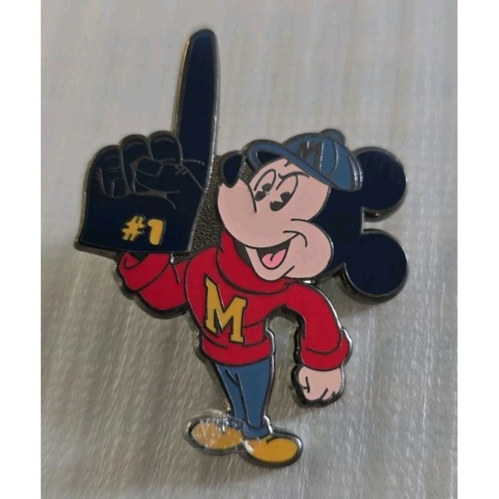 Disney Trading Pin Mickey Mouse Disney Parks Collegiate Series 2011